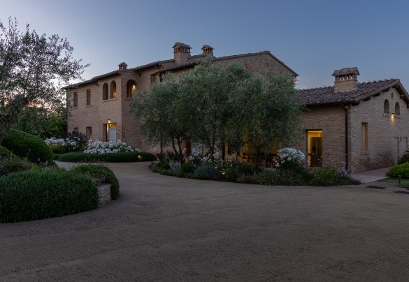 La proprietà nell’ora blu – La Fonte di Santa Regina