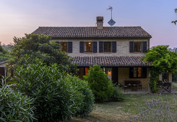 The entrance from the porch - La Girolima