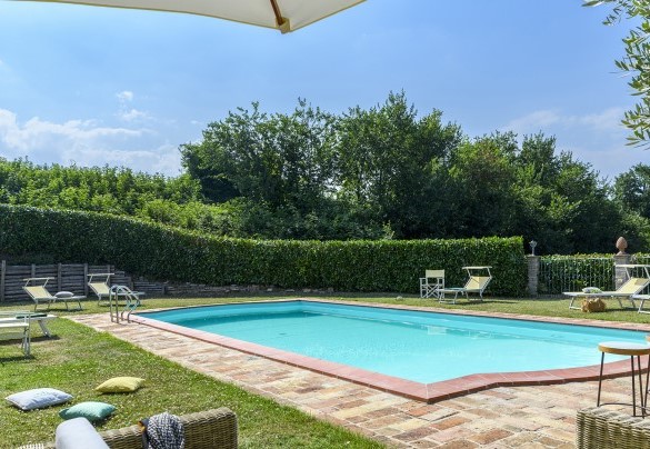 Great privacy for the swimming pool - La Girolima