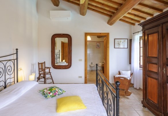 Double room n. 3 on the first floor with en suite bathroom with shower - La Girolima