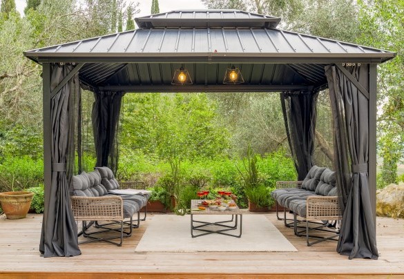 Il gazebo, ideale per aperitivi e momenti relax di fronte all'ingresso - La Leopoldina