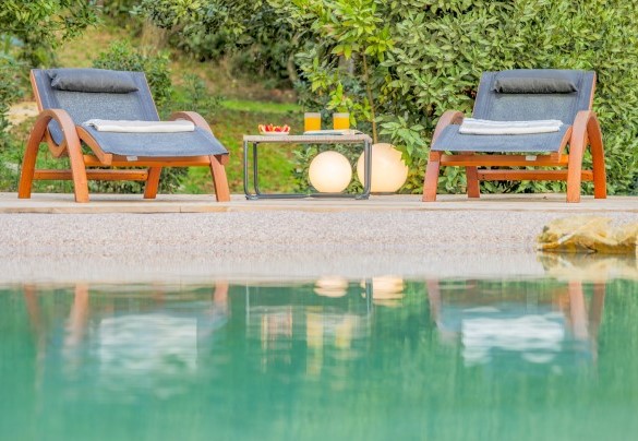 La piscina rivestita in granito - La Leopoldina 