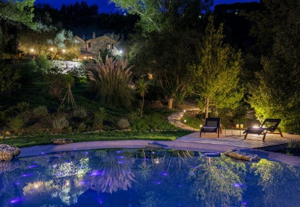 La piscina dispone di illuminazione puntiforme in fibra ottica interna alla vasca - La Leopoldina