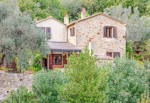 Il giardino si sviluppa su vari terrazzamenti che offrono scenari variegati - La Leopoldina