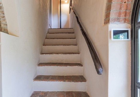 Ingresso con scala per il primo piano - La Leopoldina