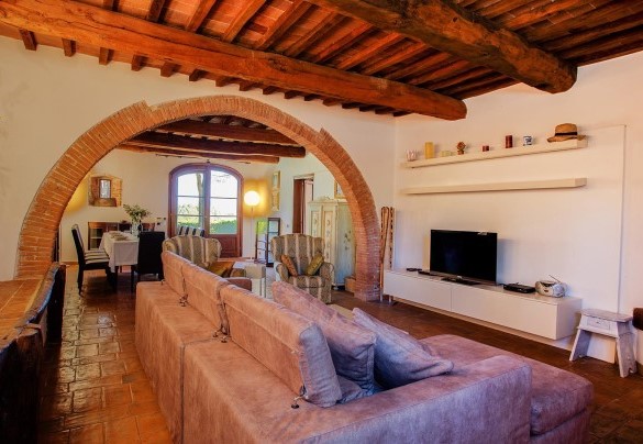 Open space with seating and elegant dining area – La Magia 8+2