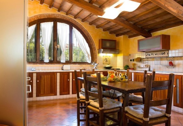 The equipped kitchen close by the dining room – La Magia 8+2