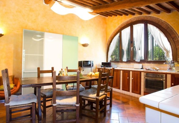 The equipped kitchen close by the dining room – La Magia 8+2