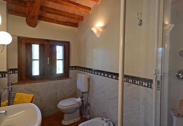 Bathroom with shower n.1 close to the bedroom n.1 – La Magia 8+2