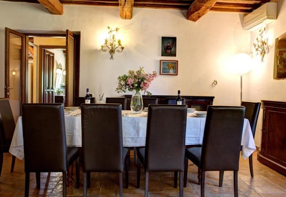 The dining area with direct access to the garden – La Magia 8+2
