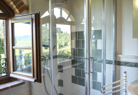 Bathroom with shower n.3, en-suite at the bedroom n.2 – La Magia 8+2