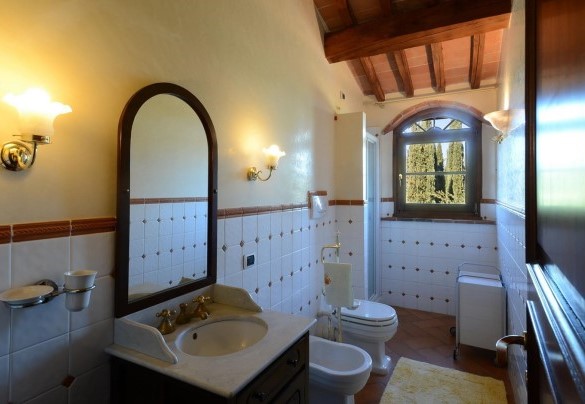 Bathroom with shower n.5 close to the bedroom n.3 – La Magia 8+2