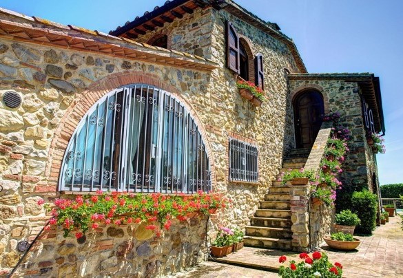 The large kitchen window and stairs to the first floor – La Magia 8+2