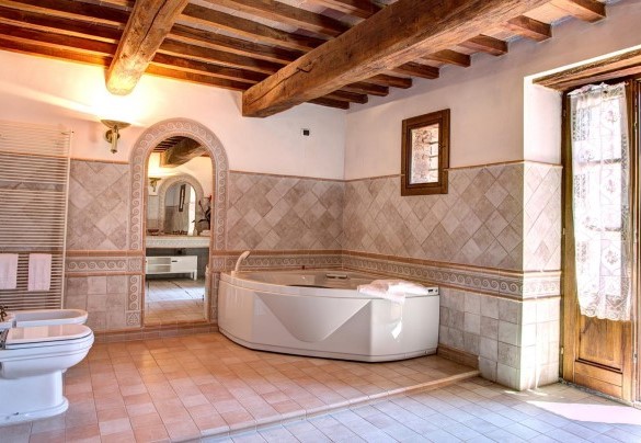 Bathroom with hydro-massage tub n.2  with exit on the pool area – La Magia 8+2