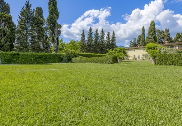 Small five-a-side football pitch - La Mandolata