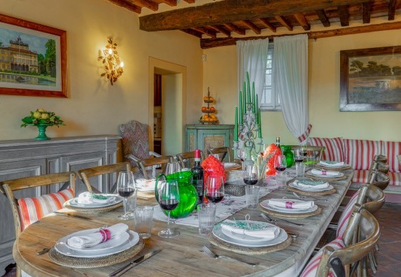 Dining room with the table set up for important lunches - La Mandolata