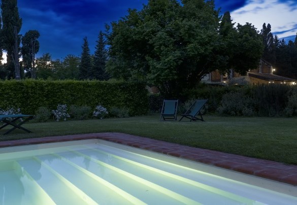 The swimming pool with indoor lighting - La Mandolata