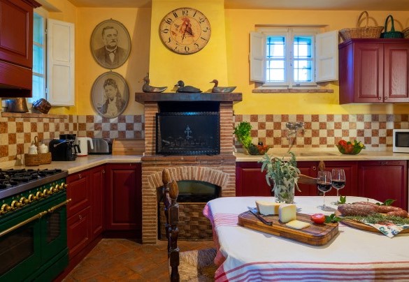 Built-in kitchen on the ground floor - La Mandolata