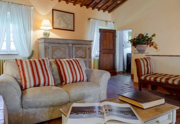 Living area on the first floor - La Mandolata