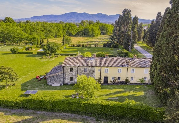 The house, once a farm shed of Villa Torrigiani, has undergone skilful renovation - La Mandolata