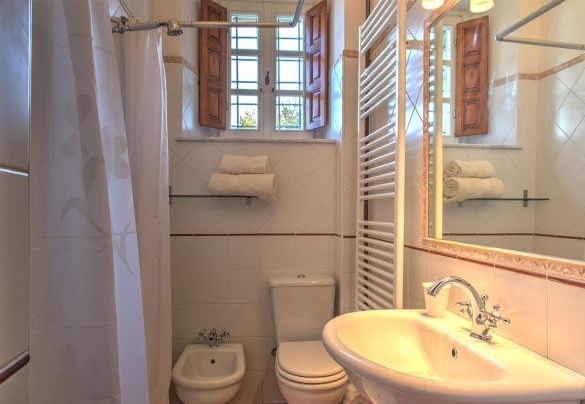 Bathroom with shower n.1, close to the bedroom n.1 - La Martinella 12