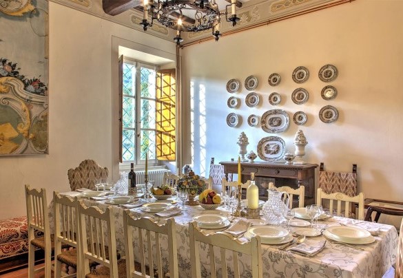 The beautiful dining room with table set - La Martinella 12