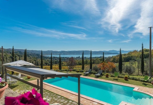 The pool measures 5x10 m with a constant depth of 1.50 m - La Martinella 12