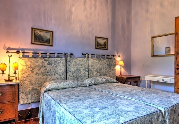 Twin bedroom with joinable beds n.3 close to the bathroom n. 3 with shower - La Martinella 12