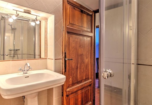 Bathroom with shower n.3, close to the bedroom n.3 - La Martinella 12