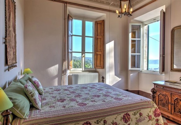 Double bedroom n.1 close to the bathroom n. 1 with shower - La Martinella 12 