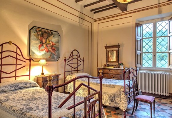 Twin bedroom n.5 with bathroom en-suite n.5 with shower - La Martinella 12