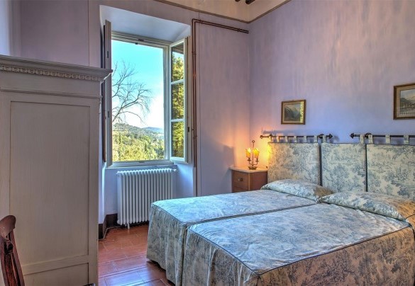 Twin bedroom with joinable beds n.3 close to the bathroom n. 3 with shower - La Martinella 12