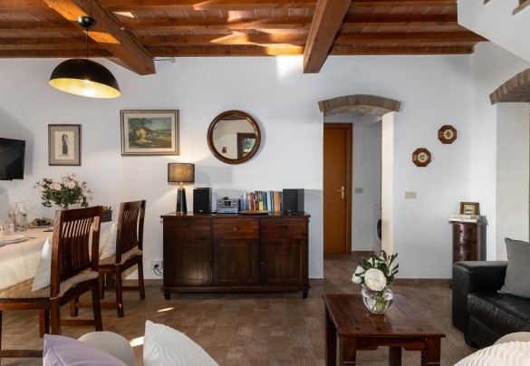 The living area with a sitting and a dining area - La Nula