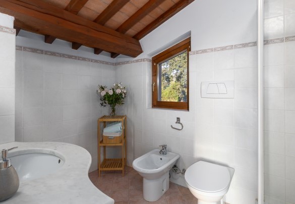 Ensuite bathroom with shower n.2 on the first floor - La Nula