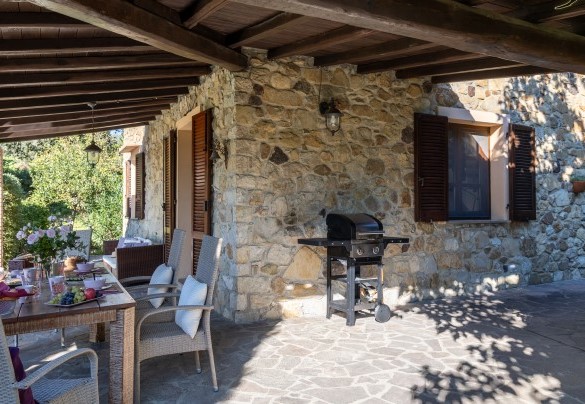 The living area with a sitting and a dining area - La Nula