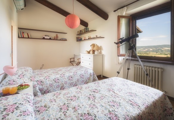 Camera matrimoniale con letti divisibili n.3 al primo piano con bagno adiacente - La Panoramica