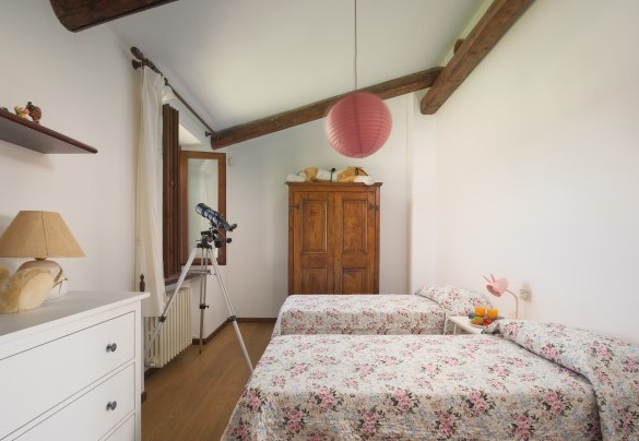 Camera matrimoniale con letti divisibili n.3 al primo piano con bagno adiacente - La Panoramica