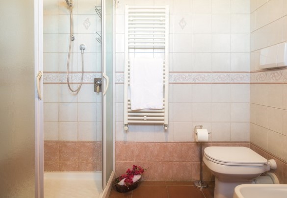 Bagno n.1 con doccia en-suite con camera n.1 - La Panoramica