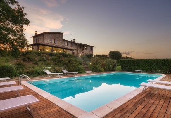 La bella proprietà all'imbrunire - La Panoramica 