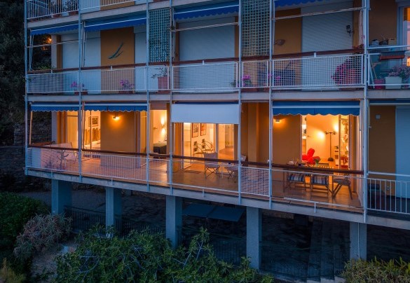 L’appartamento è situato al primo piano di una palazzina all’interno di un contesto residenziale – La Scogliera di Sori