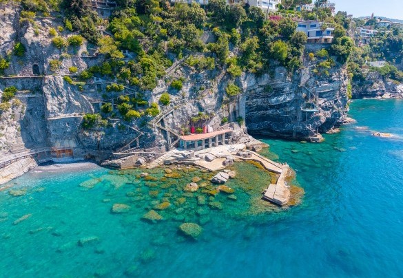 Lo stabilimento balneare privato – La Scogliera di Sori