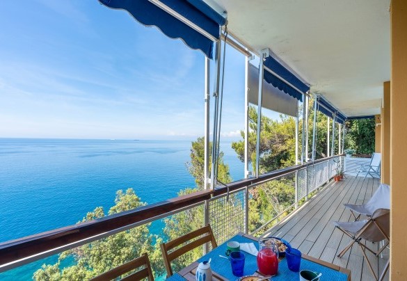 Il terrazzo, a picco sul mare – La Scogliera di Sori