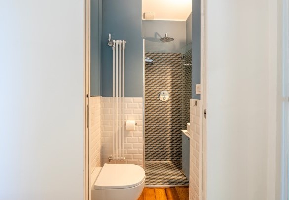 Il bagno en suite della camera doppia 2 – La Scogliera di Sori