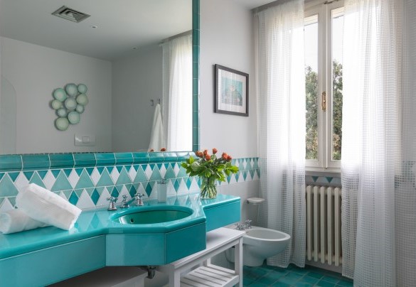 The bathroom with shower n. 3 on the first floor - La Scuderia