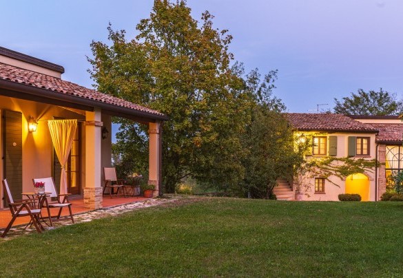 The property consists of two buildings, a few metres one from the other – La Tana del Ghiro