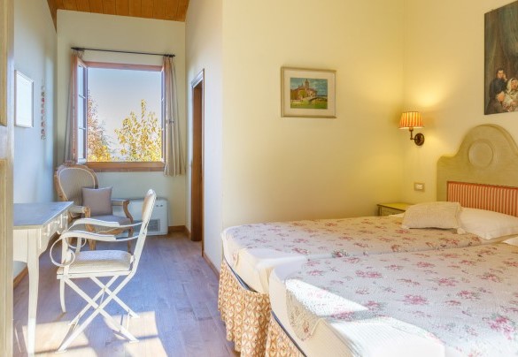 Twin bedroom with joinable beds in the annex on the ground floor - La Tana del Ghiro