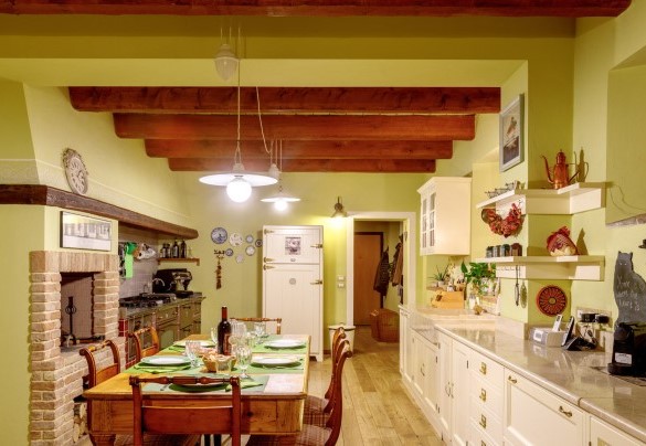 The large kitchen – La Tana del Ghiro