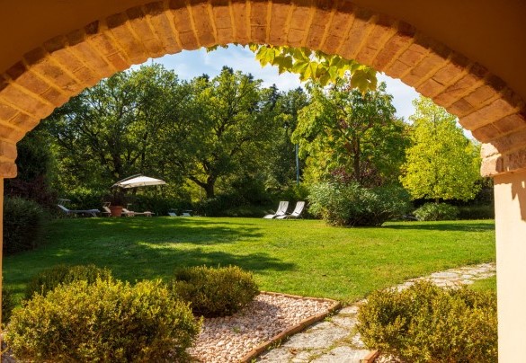 Well-kept garden full of flower beds, flowering plants and bushes of Mediterranean herbs – La Tana del Ghiro