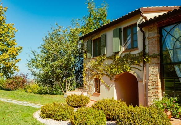 The first floor can also be accessed via a comfortable external staircase next to the veranda – La Tana del Ghiro