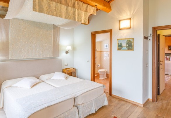 Twin bedroom with joinable beds on the first floor – La Tana del Ghiro